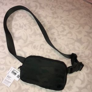 NWT Lululemon Everywhere Belt Bag - Heritage Camo Dark Green